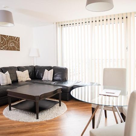 City Stay Apartments - Hub Милтон-Кейнс Экстерьер фото