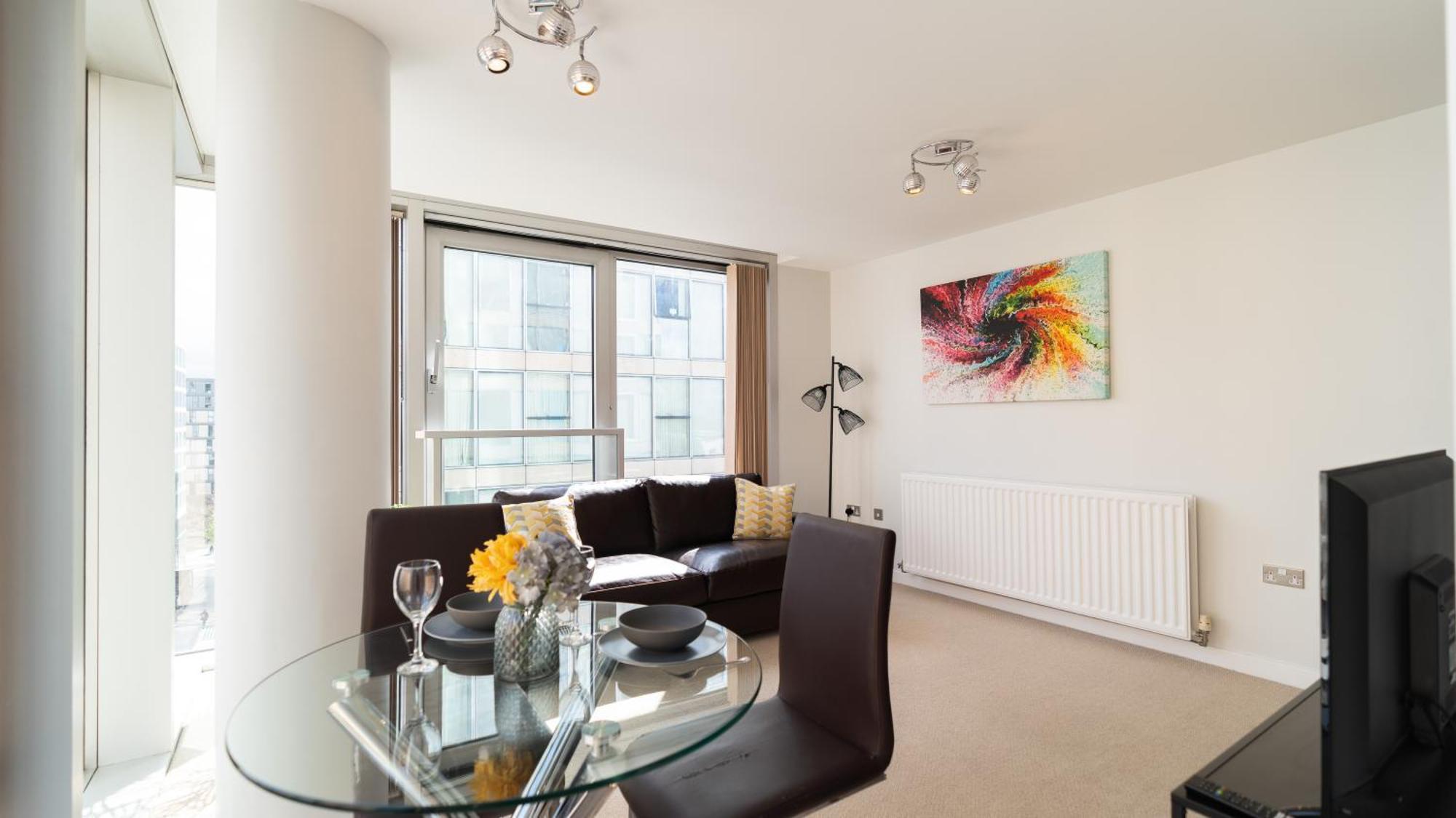 City Stay Apartments - Hub Милтон-Кейнс Экстерьер фото