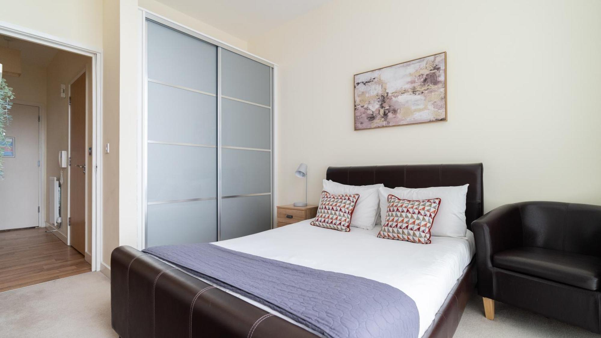 City Stay Apartments - Hub Милтон-Кейнс Экстерьер фото